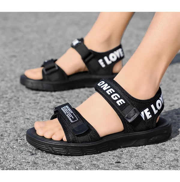 A Pair of New Wear-Resistant Casual Shoes, Fashionable and Versatile Sandals, Thick-Soled Beach Shoes