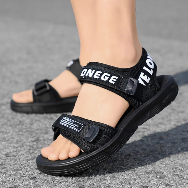 A Pair of New Wear-Resistant Casual Shoes, Fashionable and Versatile Sandals, Thick-Soled Beach Shoes